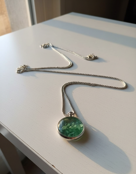 💎 Emerald Stone Round Pendant Necklace – Premium Jewelry 🌟💚