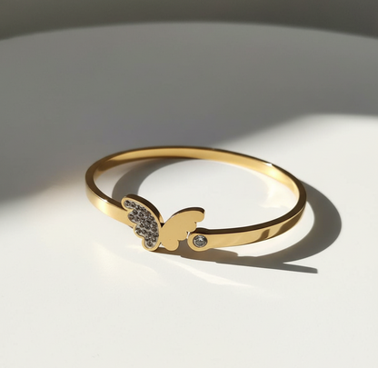 💎 Crystal Wing Bangle – Elegant Sparkling Bracelet 🌟🪽